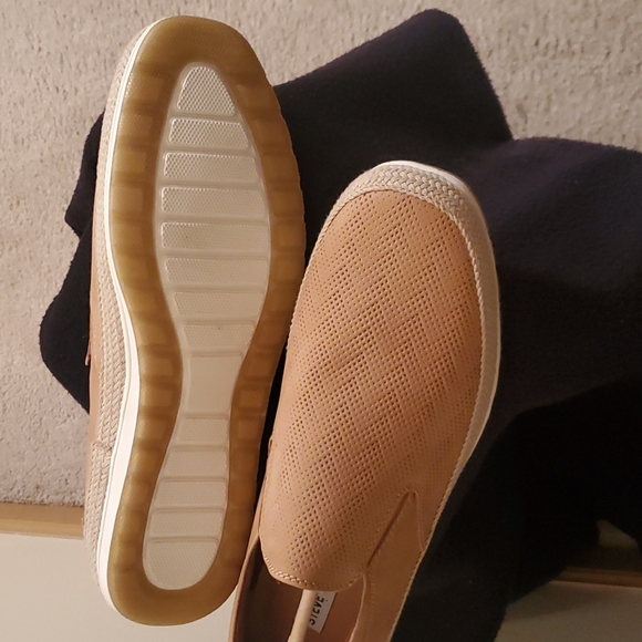 Steve Madden Slip-ons main image 10